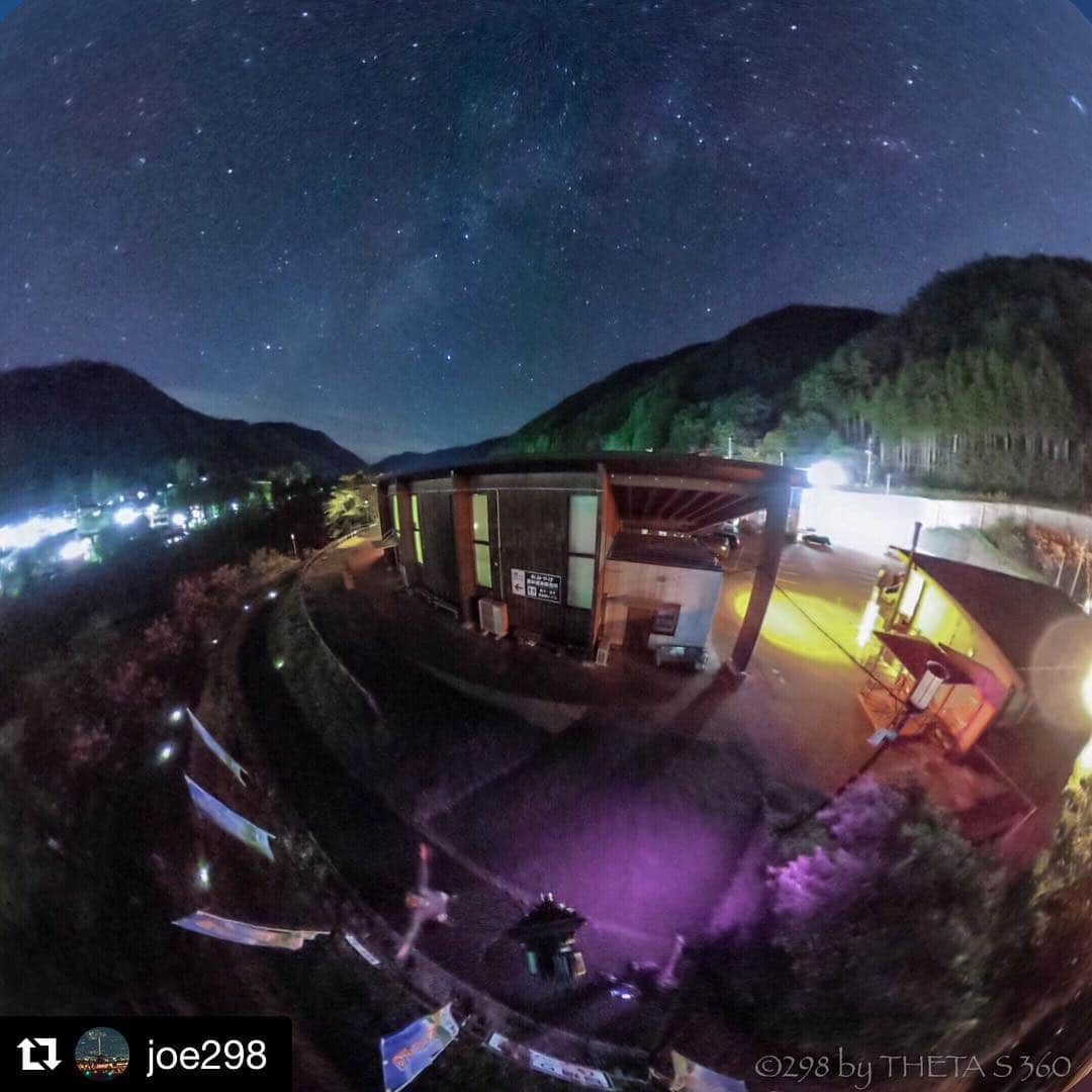 Bi Rod by Lumica.さんのインスタグラム写真 - (Bi Rod by Lumica.Instagram)「#Repost @joe298 with @get_repost ・・・ キレイな #天の川🌌 見れて満足😍🤩 流れ星は撮れなかったけど…🤣 足元の紫色がちとエロいw  撮影日 : 2018/8/17-18 撮影地 : #道の駅たばやま  #天の川 #milkyway  #starscape #star #nightscape #星 #星景 #星景写真 #夜景  #thetas #theta360  #longexposure #birod #lumica #木村棒 #7_5m #ハイアングル」8月20日 12時14分 - birod_photo