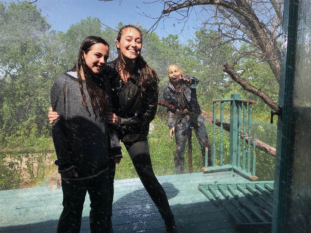 アリシア・デブナム・キャリーのインスタグラム：「Tonight is a very special episode of @feartwd for me. It was one of the toughest working experiences but what a journey. @alexanisenson is a power house and @michaelsatrazemis is brilliant. We hope you enjoy our mini movie. ✨」