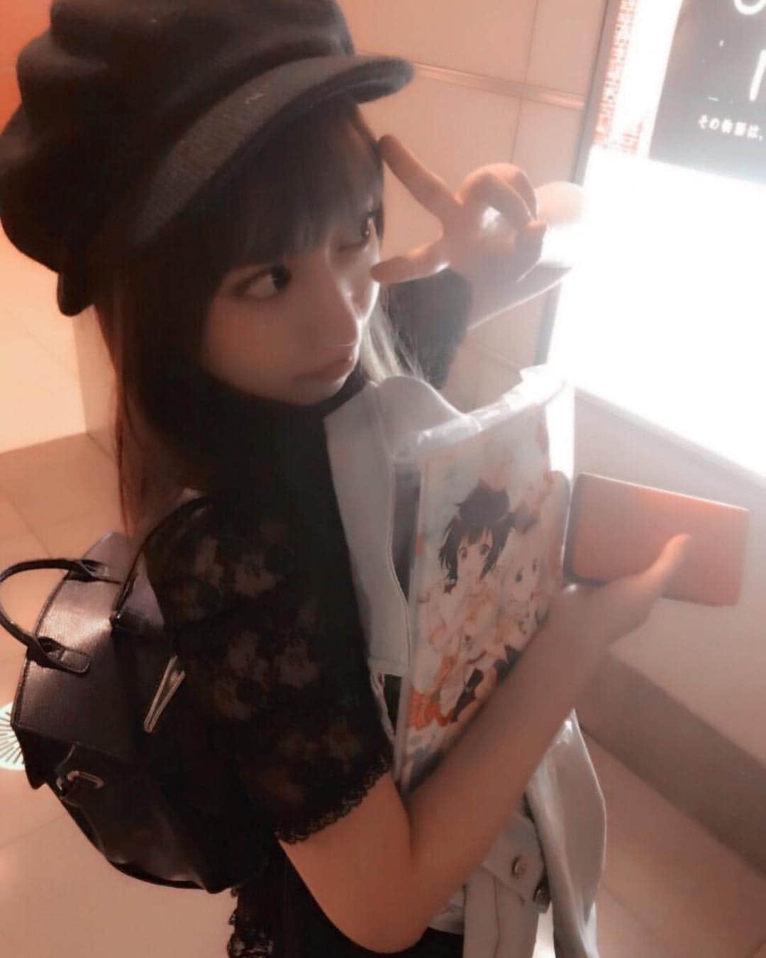 天音かりんのインスタグラム：「ちょーぜつオタク気質やんこれ  #この帽子お気に入り #酔っ払って #記憶とともに消えました #笑 #instagood #followforfollow #selfie #東京 #新宿 #歌舞伎町 #六本木 #西麻布 #キャバ嬢 #オタク気質」