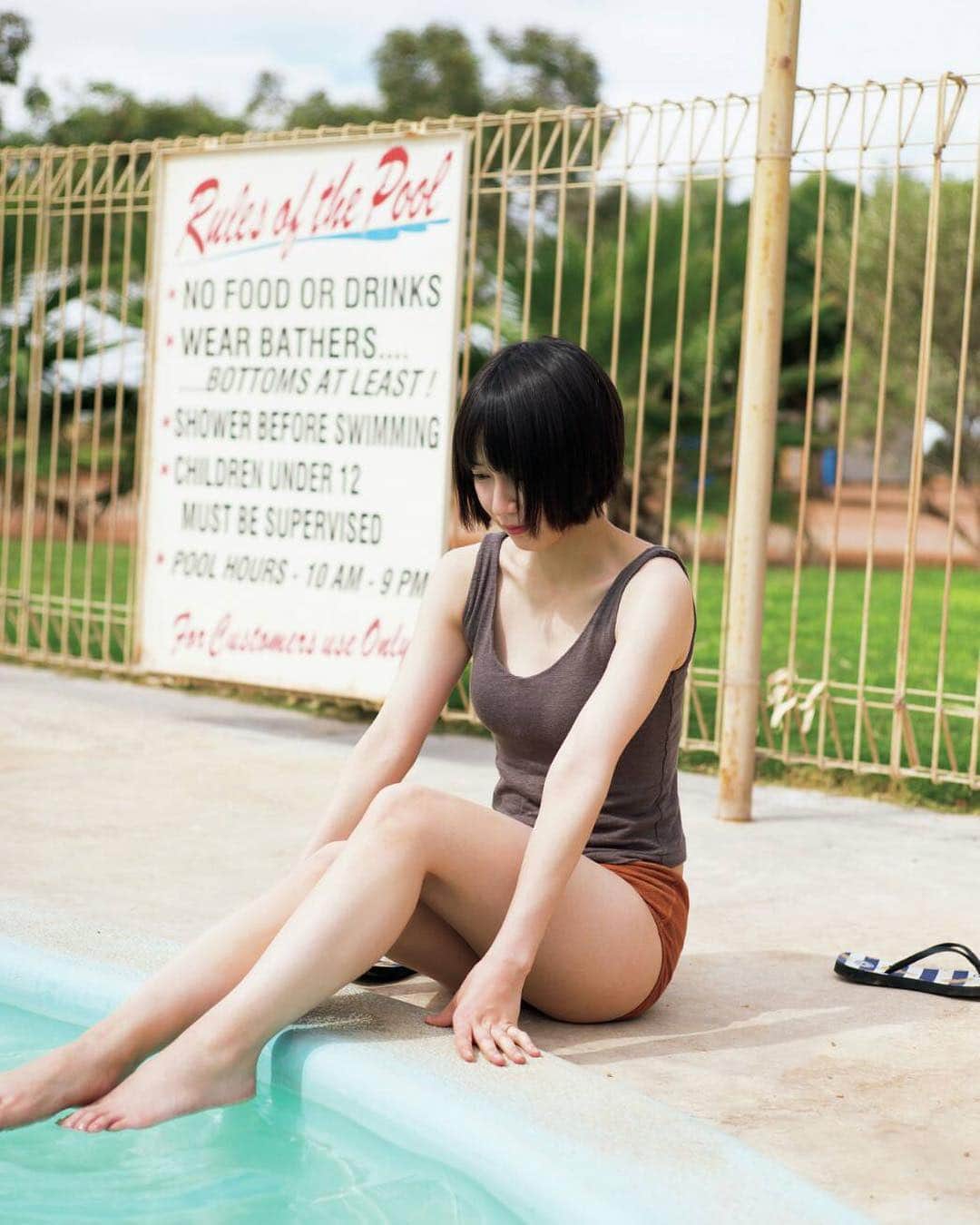 吉岡里帆さんのインスタグラム写真 - (吉岡里帆Instagram)「「so long」 未公開カット  小さなプールを見つけた日。  @riho_book @rihoyoshioka_mg」8月20日 9時31分 - riho_yoshioka