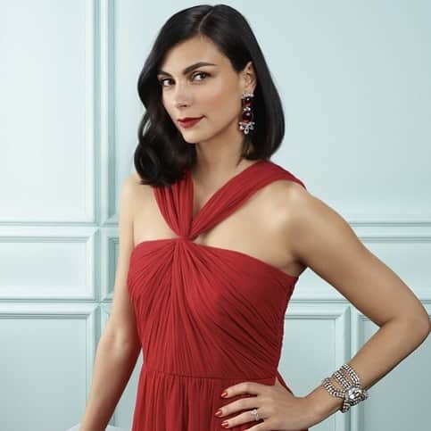 モリーナ・バッカリンのインスタグラム：「who has seen morenas new ad/commercial? ❤️ Follow @baccarin.morena (me) for more! @morenabaccarin #morenabaccarin #leethompkins #gotham #vanessacarlysle #copycat #deadpool #batman #lesliethompkins #brunette #actress #model #beautiful #gorgeous #stunning #marvel #dc #photography #photoshoot #firefly #inaraserra」