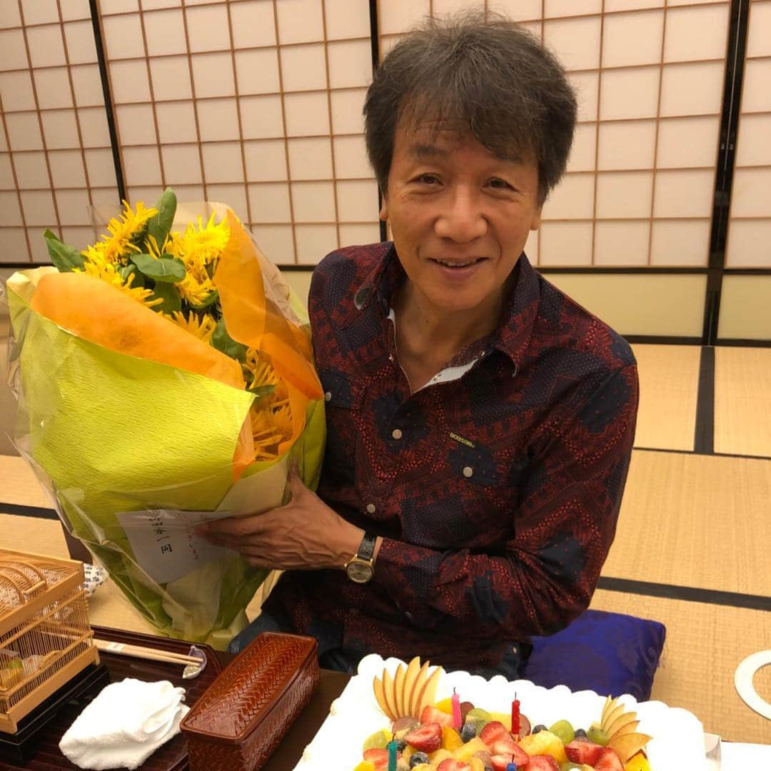 前川清さんのインスタグラム写真 - (前川清Instagram)「KBCスタッフの方と誕生日会🎂🎁 さぁ今日は福岡サンパレス！ 頑張るぞー」8月20日 10時44分 - maekiyoinsta