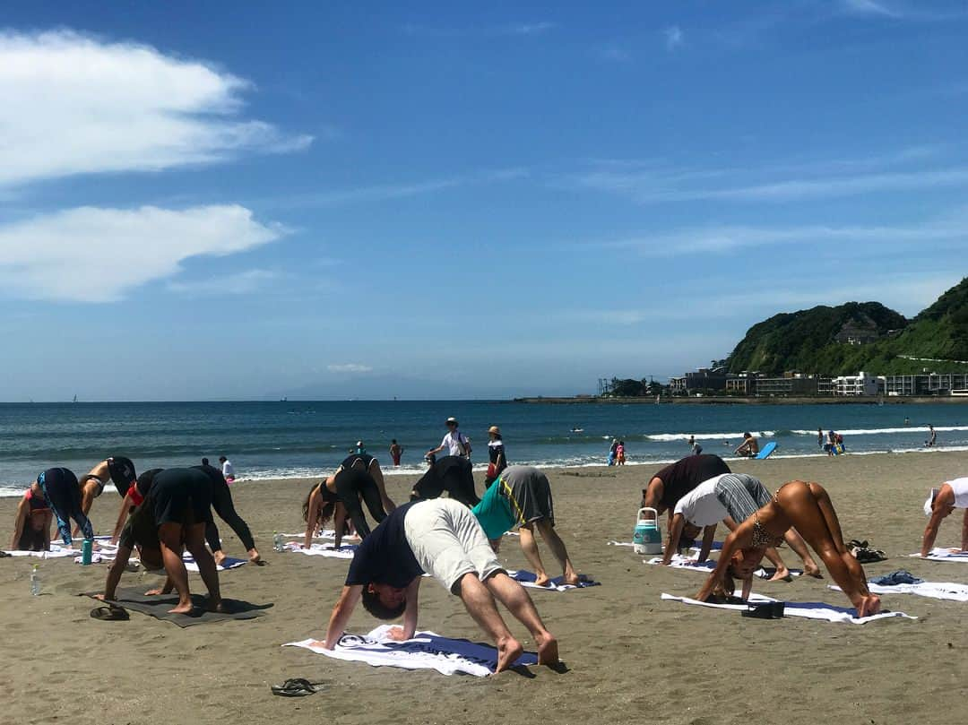 菅又菜摘（ナツ）さんのインスタグラム写真 - (菅又菜摘（ナツ）Instagram)「8.18 PEACH🍑FIT ご参加して頂いたみなさん ありがとうございました💓 暑い中みんなよく頑張りました💪🏾 サポートして頂いた #由比ヶ浜 #Ksquare  @redbulljapan @entire.gym ご協力ありがとうございました💓 写真たくさんあるから 詳しくはブログに書きます🙋🏾‍♀️ #peachfit #yoga #fitness #training #bodymake #diet #workout #yuigahama #beach  #redbullorganics #entiregym #美尻 #桃尻 #トレーニング #尻トレ #ヨガ #フィットネス #来夏 #こげなつ #りなぽよ」8月20日 14時29分 - kogenatsu920