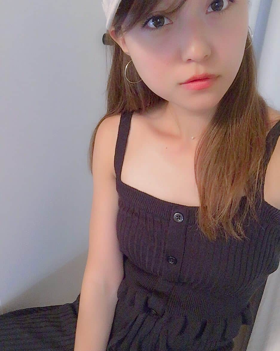 堤ゆきみのインスタグラム：「とっても楽チンなサマーセットアップ。薄手のニットがこれまたかわいい… お友達のショップ @ketopiii  のものだよ〜〜かわいい🐬💞」