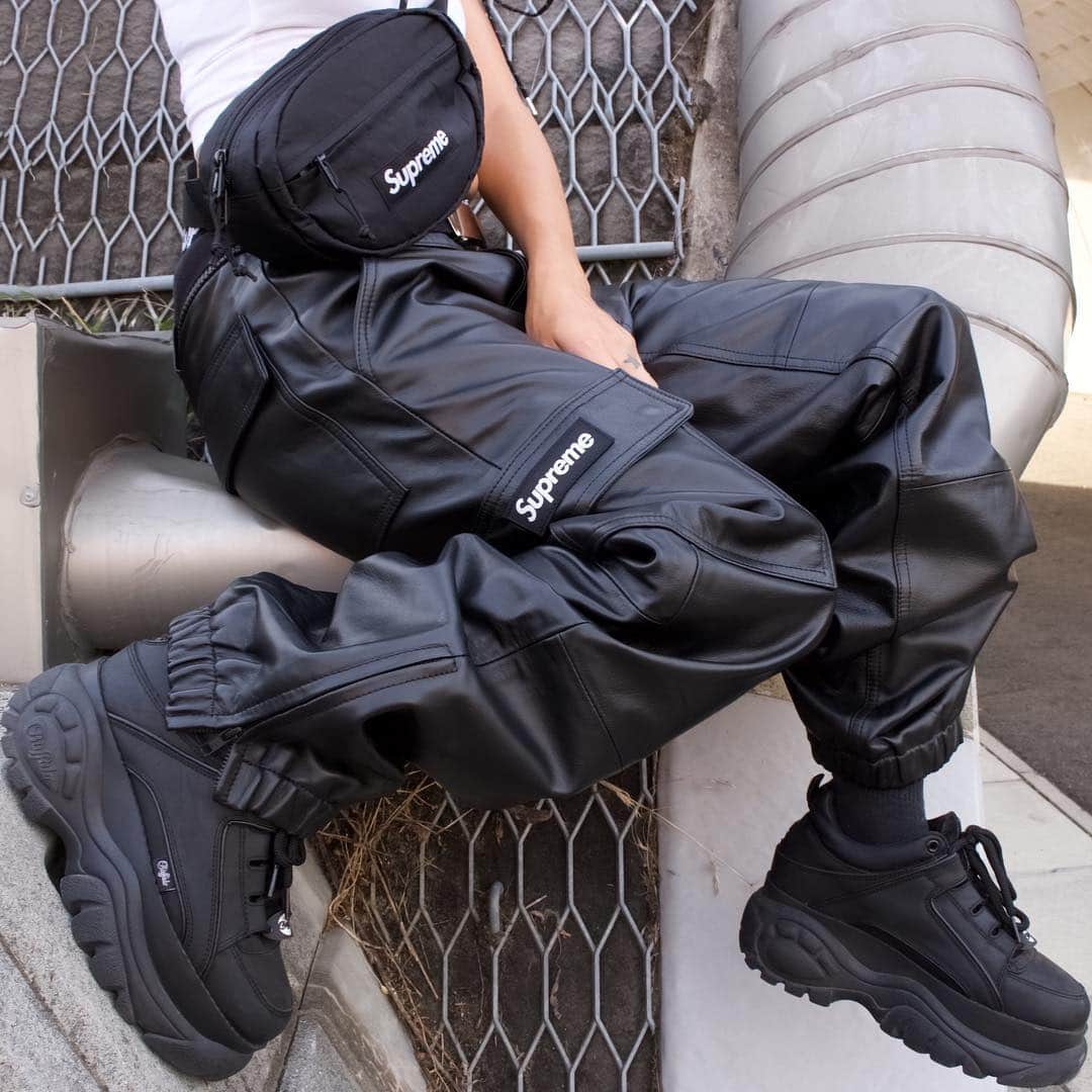 Supreme Mihoさんのインスタグラム写真 Supreme Mihoinstagram 立ち上げ本命は レザーパンツでした カッケー Leather Cargo Pant Waist Bag ウェストバックサイズ感最高 Hypebae Hypebeast Supreme Leaks News Supreme Hustle