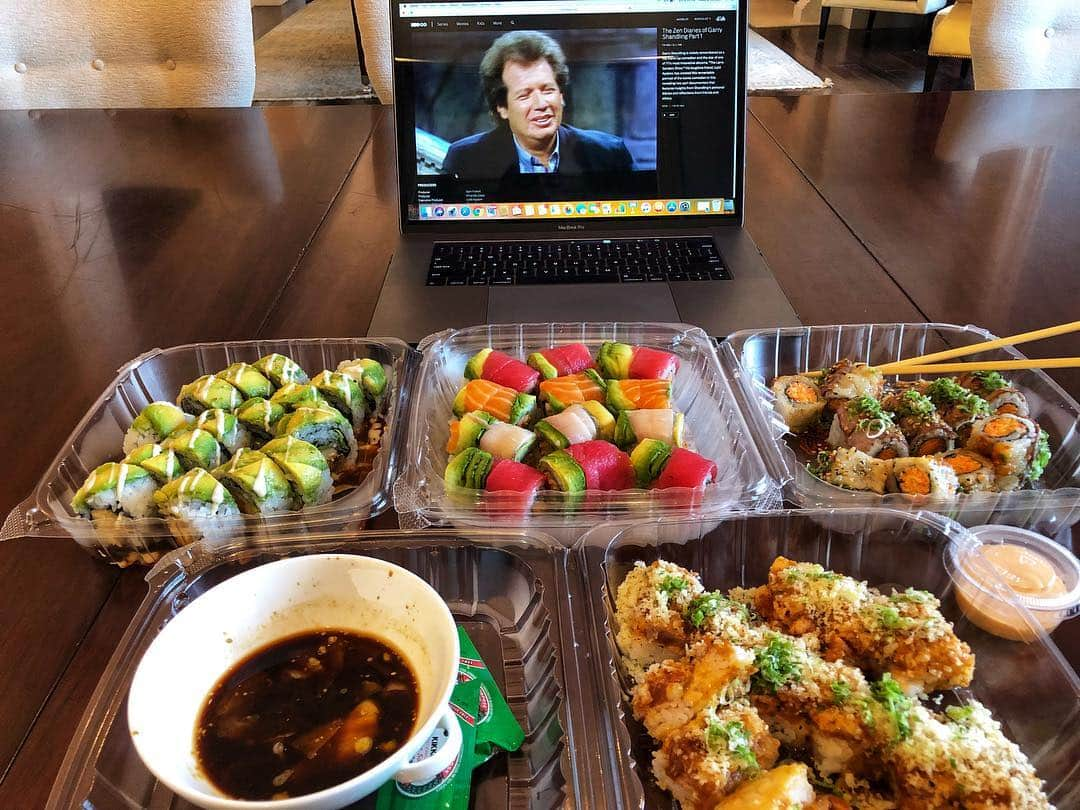 ドウェイン・ジョンソンさんのインスタグラム写真 - (ドウェイン・ジョンソンInstagram)「Sunday sushi express rolls along.. 🍣 🚂  With a phenomenal doc on legendary comedian, Garry Shandling. He discovered that his secret sauce to success was when decided to just be himself.  So the take away here, is be you.  And don’t cheat yourself, treat yourself - crush your cheat meals.  #CheatMealSunday #PhilosophyAndSoySauce 🥢」8月20日 21時04分 - therock