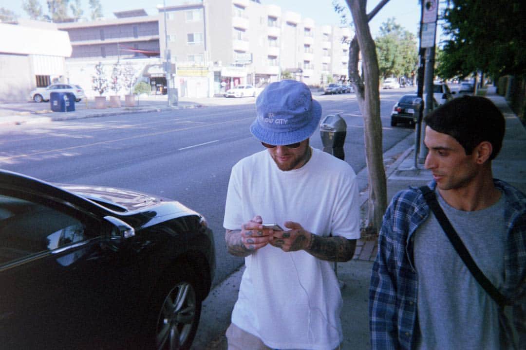 マック・ミラーのインスタグラム：「a morning stroll」
