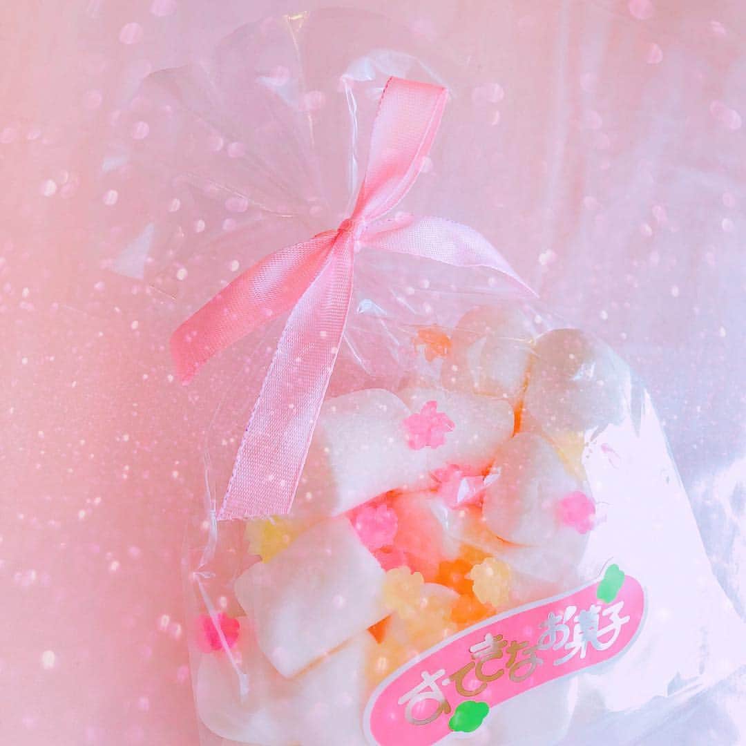 のインスタグラム：「. . . すてきなおかし♡ きらきら♪ . . #マシュマロ #だいすき #おいしい #金平糖 #駄菓子 #プレゼント #きらきら」