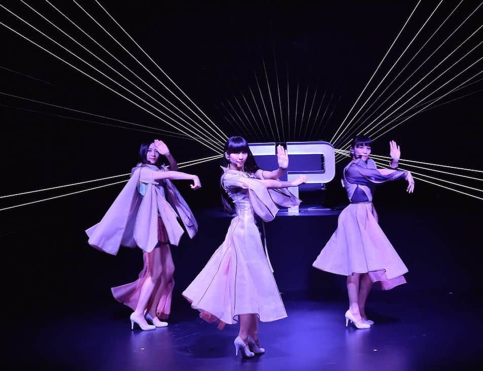 Perfumeさんのインスタグラム写真 - (PerfumeInstagram)「The video archive of our #FuturePop livestream is now available! 🎆 We had so much fun performing for you and answering your questions. If you missed it, watch the archived video ↳ link in bio 💖💖 #prfm」8月21日 10時34分 - prfm_official