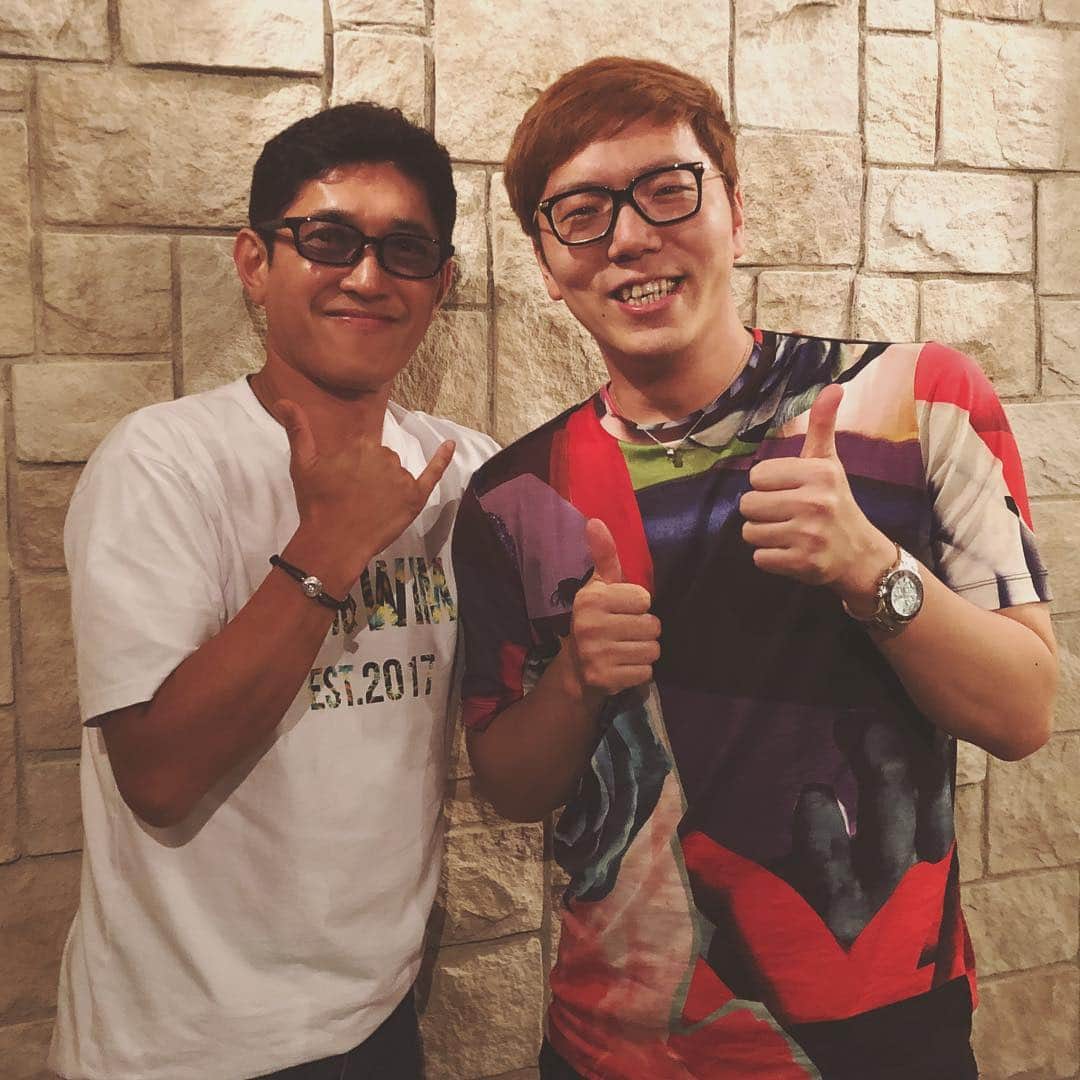 HIKAKINのインスタグラム：「薬丸さんと飲み、語り合いました。楽しい夜でした。。。」
