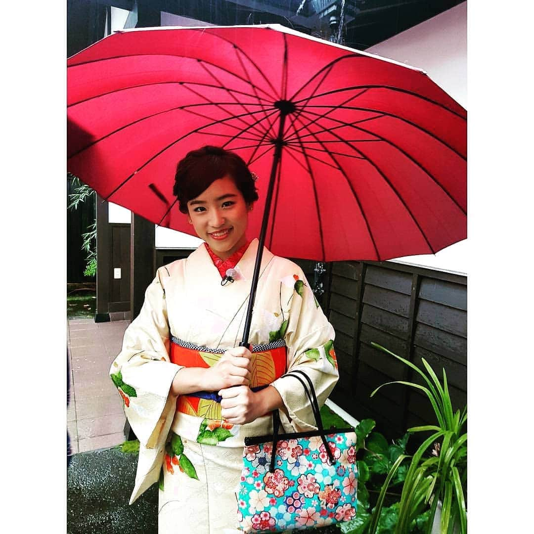 仲川遥香さんのインスタグラム写真 - (仲川遥香Instagram)「Payung merah❤️❤️❤️❤️ #japan #tohoku #着物 #赤い傘 #雨 #着物すき #haruka #仲川遥香」8月21日 11時55分 - wayesa07