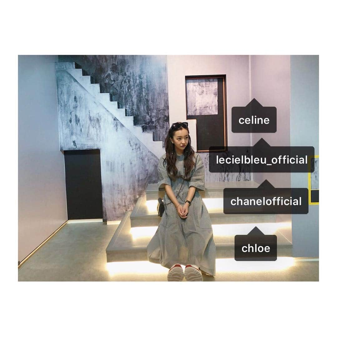 板野友美さんのインスタグラム写真 - (板野友美Instagram)「👗👠 #sunglasses#celine  #dress #lecielbleu  #bag#chanel  #sneaker #chloe  #ootd」8月21日 14時50分 - tomo.i_0703