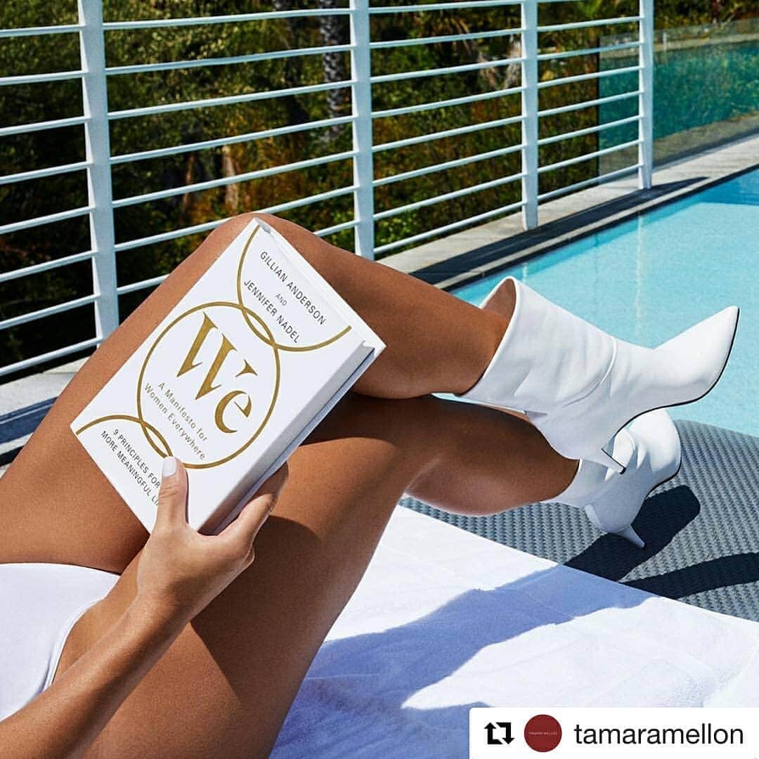 ジリアン・アンダーソンのインスタグラム：「Thanks for including We in your summer must reads tamaramellon! Gotta love those boots!  #WeWomen #TMoutofoffice we_womeneverywhere」