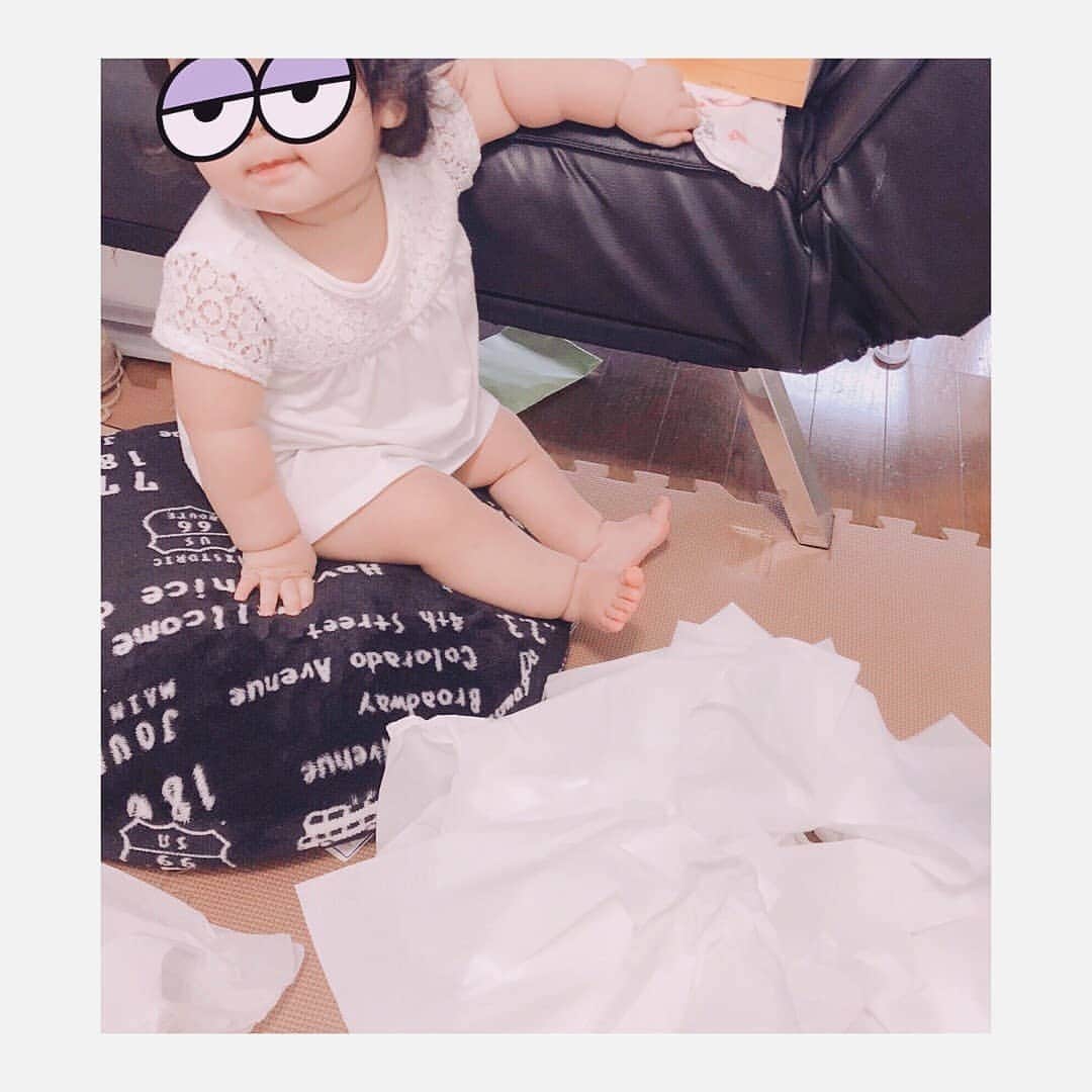 笑うメディアクレイジー 子育てチャンネルさんのインスタグラム写真 - (笑うメディアクレイジー 子育てチャンネルInstagram)「こどもが静かなときって何か悪さをしてませんか👶💕 * 夢中になって遊んだり、体いっぱいに表現したり たくさんの笑顔を見せてくれるこどもに いつも癒されます。 * そんな日々を綴ったイラストエッセイを 今日はご紹介します♪ * イラスト：ぶーこの母様 @bucooo81 是非、フォローしてみてくださいね。 * * 子育てチャンネルでは、妊娠や子育て育児のイラストを大募集！ * #子育てイラスト_クレイジー をつけて簡単応募♪ 過去の作品でも気軽にご応募いただけます。 * * 編集部が毎日ハッシュタグ #子育てイラスト_クレイジー を チェック♪ホームページや各種SNSで発信していきます！ * * この機会に、ぜひご応募ください💕 * * * #漫画 #マンガ #子ども #夏休みあるある#instagood #いいね #出産 #赤ちゃん #育児#妊娠 #母親 #子育て #こども #育児あるある #あるある #育児漫画 #夫婦 #ママ友 #イラスト #プレママ #親バカ部 #ママchan #ママ友募 #ママリ」8月21日 18時51分 - kosodate_curazy
