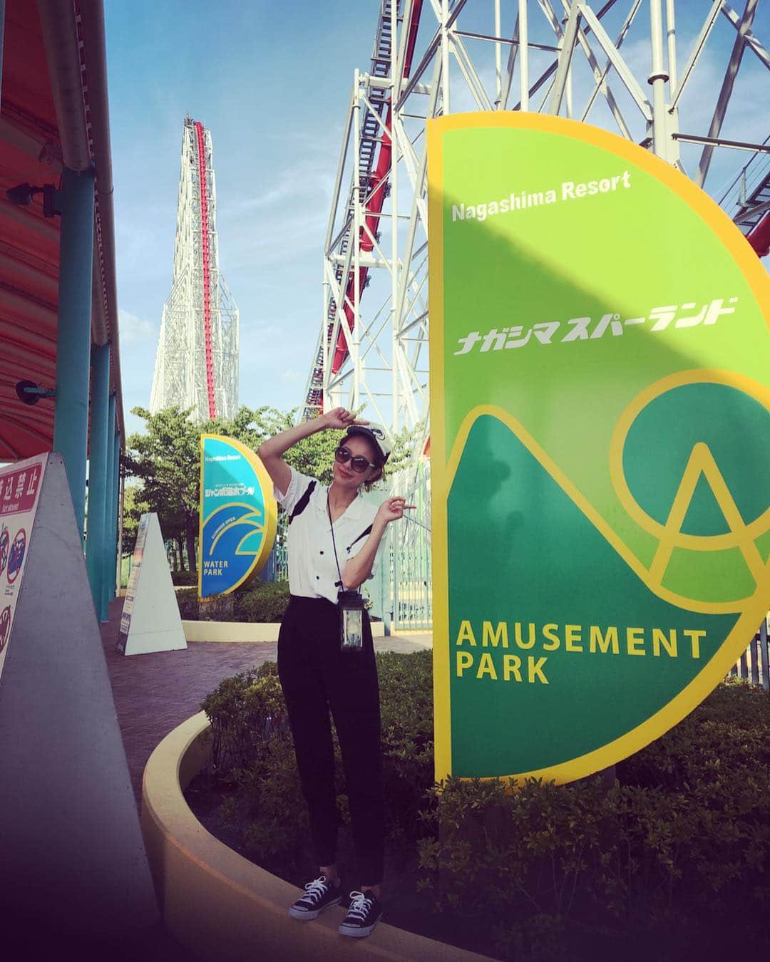 松本さゆきのインスタグラム：「#長島スパーランド #遊園地 #プール #激流 三重に来ることがあれば是非寄ってみてほしいスポット😃 子供の頃に何度も連れてきて貰ったこの場所に今では子を連れて来る立場になり 時の流れをしみじみ感じながら 年甲斐もなく、はしゃぎ過ぎました🤣  新しくできた激流プールやばいよ！！ 知らないうちに色んな所が筋肉痛💦 それぐらい必死で浮き輪にしがみ付いてたんだろうね🤣」
