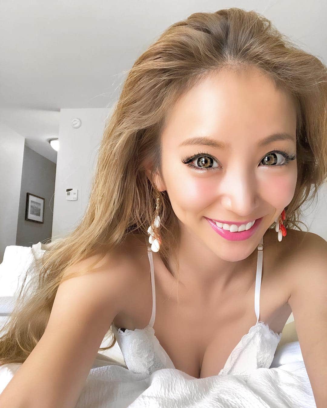 のインスタグラム：「. . . 💄✨♥️✨😘 . . . . #hairmake#make#makeup#カラコン#ヘアメイク#メイクアップ#selfie #self #selfmade #selfietime #セルフィー#style#巻き髪#japan#日本#pierce#smile#HAPPY」