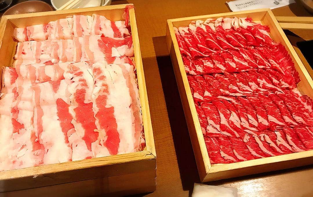 増田裕之さんのインスタグラム写真 - (増田裕之Instagram)「インスタ映え。肉。しゃぶしゃぶ。 CCBメンバー7人で行って来ました。 食べ放題。お腹がはち切れそうになりました。てか、はち切れました。 #しゃぶしゃぶ #しゃぶしゃぶ温野菜 #しゃぶしゃぶ食べ放題 #CorneliusCockBlue(s) #CCB」8月21日 19時21分 - route33masuda