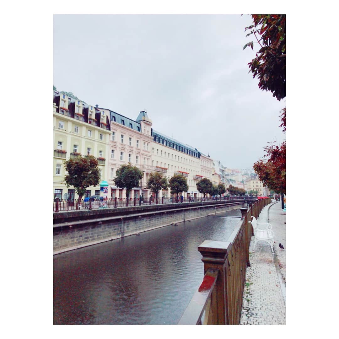 ユナさんのインスタグラム写真 - (ユナInstagram)「유럽여행때사진 업뎃-‼️ #까를로비바리 #프라하  #KarlovyVary #Prague  #융스타그램」8月21日 20時00分 - yoona__lim