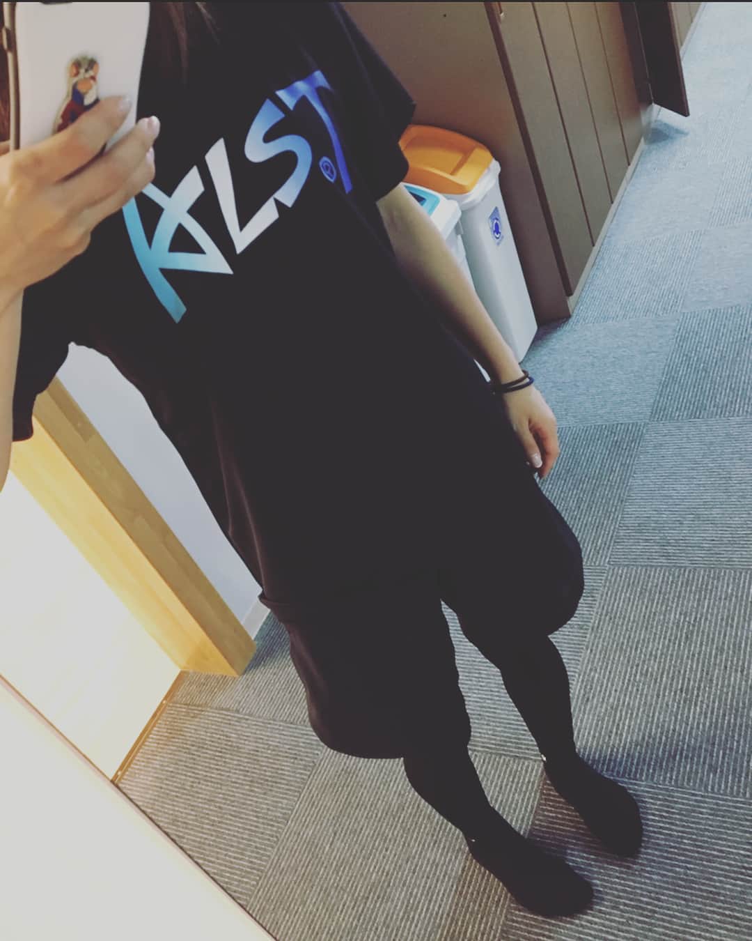 のインスタグラム：「. . . #グランスポール上杉店  で、トレーニング🏃&シャワー🚿笑💗 . . 着用しているTシャツのサイトは 私のホームページのスポンサー欄に 載っています👕 ↓ https://arisa-sato.com . 明日は人生初の講演会🤓 朝6時から😂🤙うっす。笑 . #感謝 #グランスポール上杉 #MUSASHI #ムサシ #ALST #アルスト って読むよ🤙 #トレーニング #佐藤あり紗」