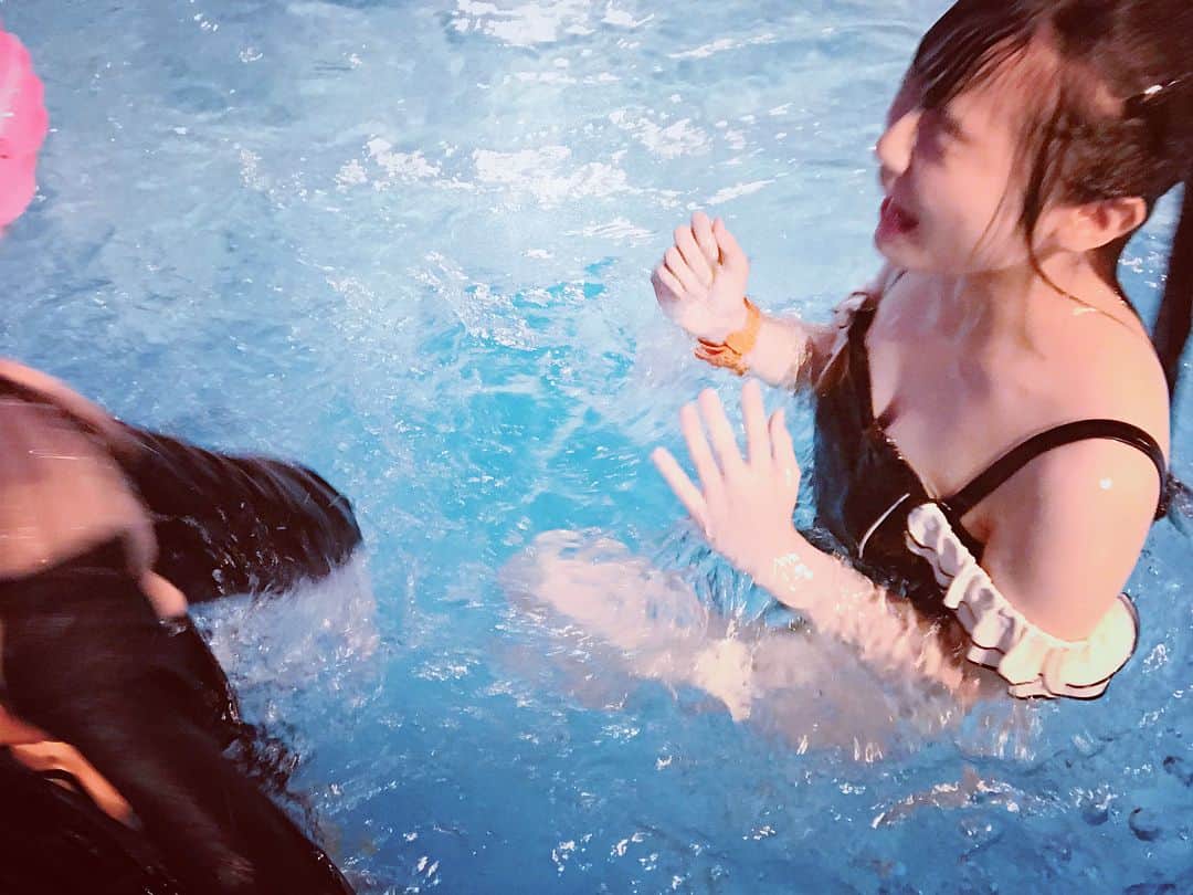 木村葉月さんのインスタグラム写真 - (木村葉月Instagram)「かなのちゃんとろるらりちゃんとプール……みんな顔面ぐちゃぐちゃ、溺れた……とてもはしゃいだ」8月21日 23時41分 - 82ki_82ki