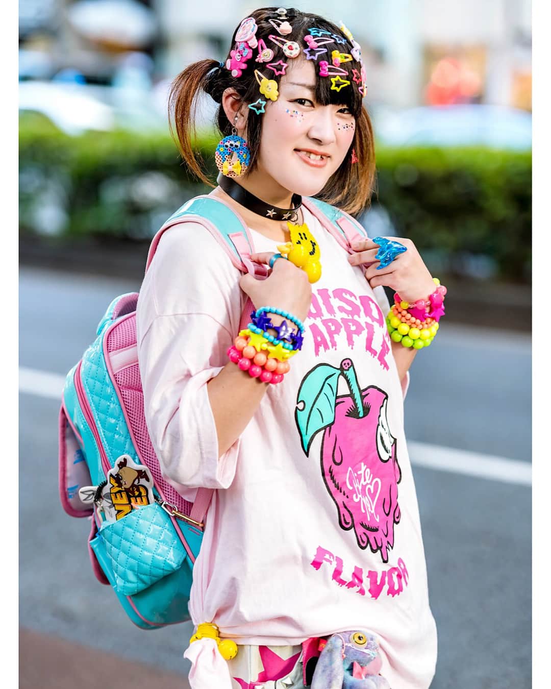 Harajuku Japanさんのインスタグラム写真 - (Harajuku JapanInstagram)「Takenoko (@takenoko_horuzo) and Chami (@chami8725) on the street in Harajuku wearing colorful kawaii decora inspired street styles with items from ACDC Rag, Listen Flavor, Super Lovers, LEGO, Spinns, Claire’s, YRU, and Yosuke.」8月22日 0時25分 - tokyofashion