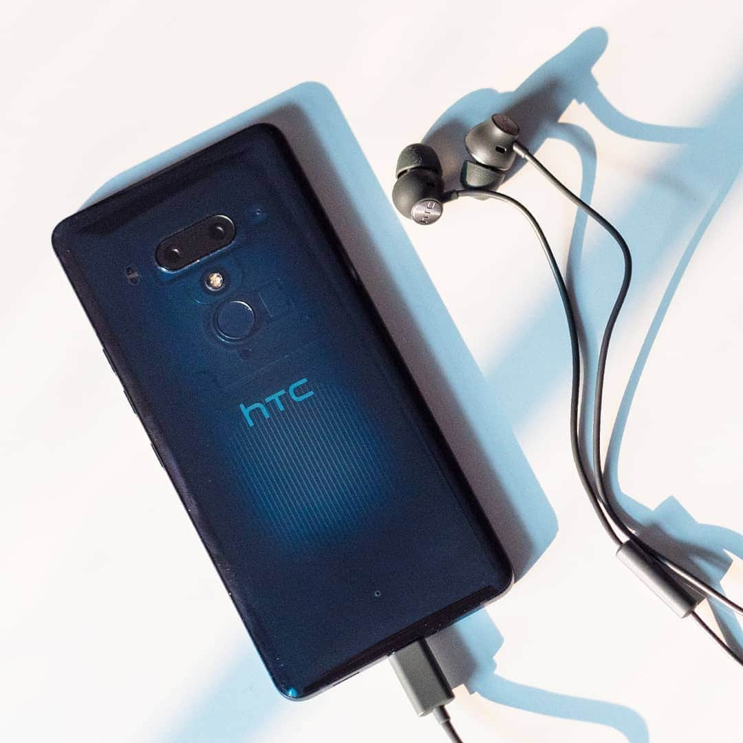 HTCのインスタグラム：「Audio should be personalized to the unique way you hear the world. With the USonic earbuds included inbox with the HTC U12+, it is. 🎵 #HTCU12Plus」