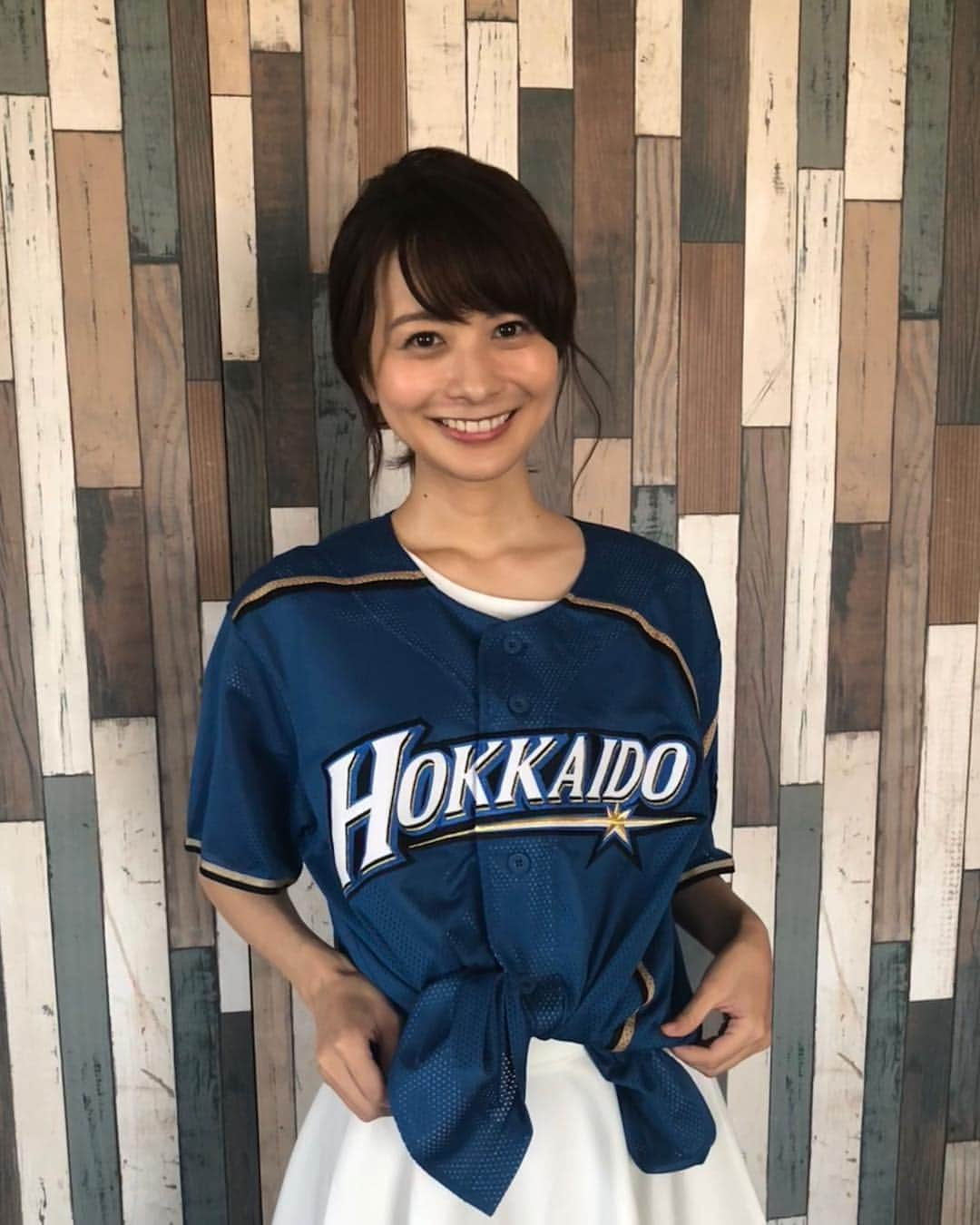 高見侑里さんのインスタグラム写真 - (高見侑里Instagram)「◡̈♥︎ 高校野球の余韻に浸る中、お知らせさせてください☺︎ 8/25(土)14:55から北海道テレビで放送の野球中継で流れるインフォマーシャルに出演させていただきました⚾︎ 北海道のみでの放送となりますので、北海道にお住いの方、野球の応援の合間にもしよろしければご覧ください✧ #HTB #北海道 #日本ハムファイターズ」8月22日 8時31分 - yuri_takami_official