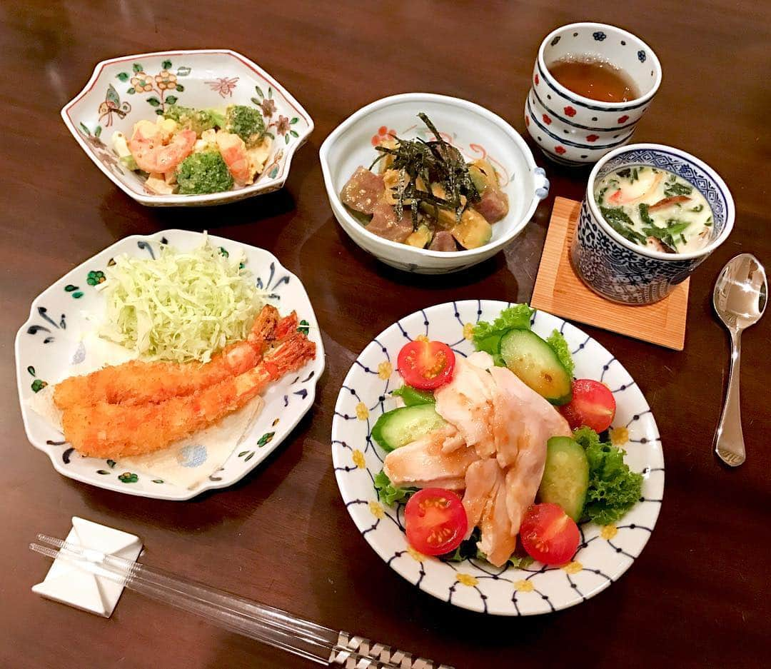 小倉優子さんのインスタグラム写真 - (小倉優子Instagram)「昨日のお夕飯😊 白だしをつかって、ほうれん草、カニ缶、椎茸の茶碗蒸し✨ 白だしを使うと楽チンに茶碗蒸しが出来ちゃいます💓」8月22日 9時41分 - ogura_yuko_0826