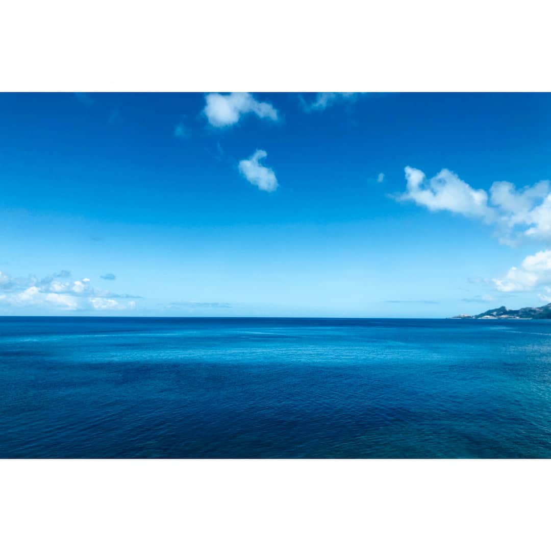 Tomoyaさんのインスタグラム写真 - (TomoyaInstagram)「めんそれの続き。 沖縄に住んでる嫁ばぁばに会いに👶🌈 美ら海水族館、でかかったな🙄 ジャッキーは相変わらず美味しかった！🥩🤤 #めんそーれ」8月22日 20時50分 - tomo_10969