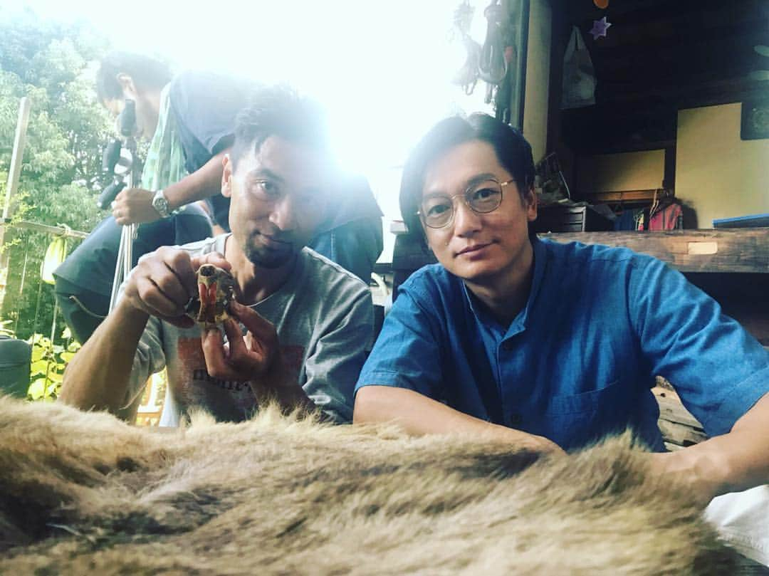 井浦新さんのインスタグラム写真 - (井浦新Instagram)「サバイバル登山家・小説家 服部文祥さんと語り明かした 一緒に山塊を歩きたい 【SWITCHインタビュー 達人達】 「井浦新×服部文祥」 9月22日土曜 ＮＨＫＥテレ１  よる10時から放送です #服部文祥 さん #サバイバル登山家 #switchインタビュー達人達」8月22日 12時22分 - el_arata_nest