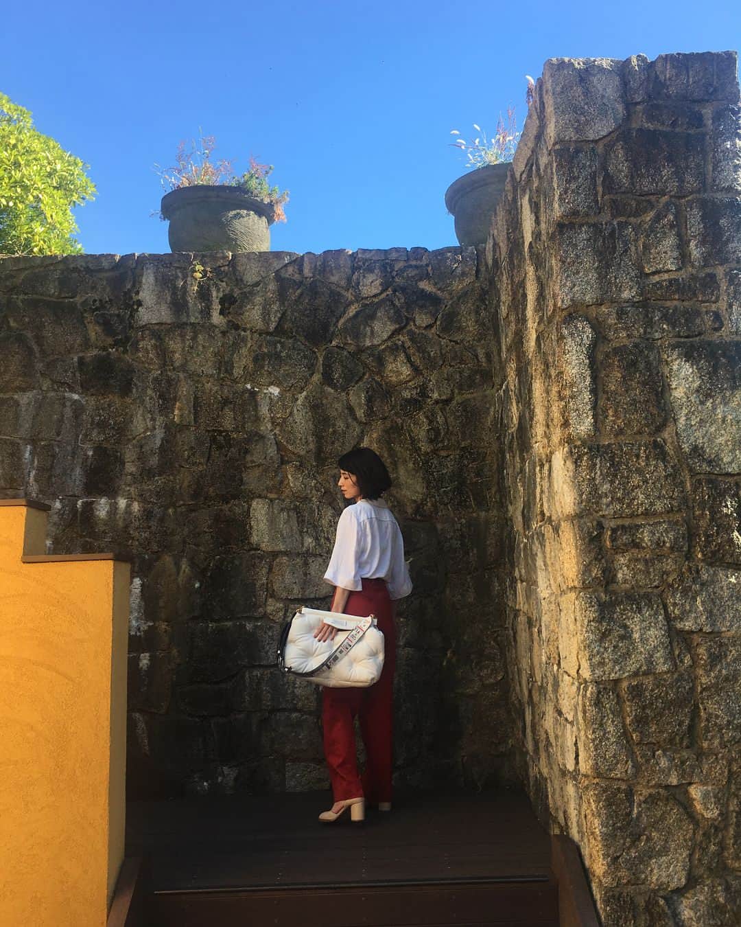 菊井亜希のインスタグラム：「birthday lunch🌹 33歳になりました。 家から5分でこのtrip感、大満足のお料理。 仕事のこと、未来のこと、子供のこと、自分のこと、ゆっくり話す事ができました。 今日は、お誕生日、ありがとうと言われた😊おめでとうより、なんかしっくりきた、旦那さんとの時間でした。 いつも、ありがとう！♡ #thehilltopterracenara 🎁#glamslam」