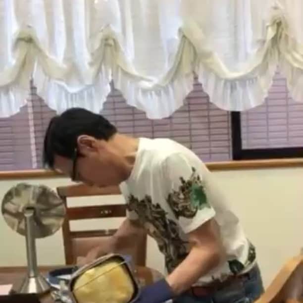 森進一のインスタグラム：「初めてのパン作り… 難しい💦」