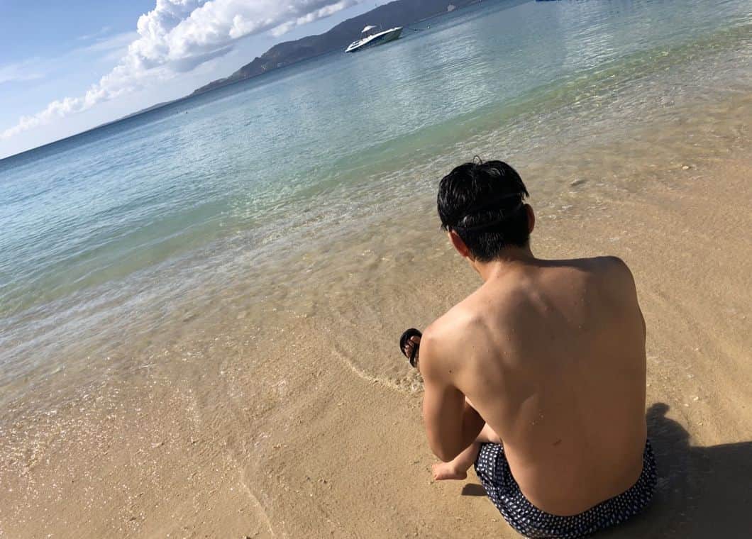 のインスタグラム：「* 先月のシーズンオフはJALで沖縄へ家族旅行☀️🏝👨‍👩‍👧✈️ #japanairlines  #jal  #沖縄  #万座毛」