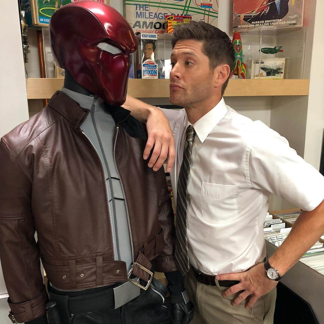 ジェンセン・アクレスさんのインスタグラム写真 - (ジェンセン・アクレスInstagram)「#JasonTodd meet #DeanWinchester  Well this is awkward. #batmanundertheredhood #supernatural」8月23日 6時26分 - jensenackles