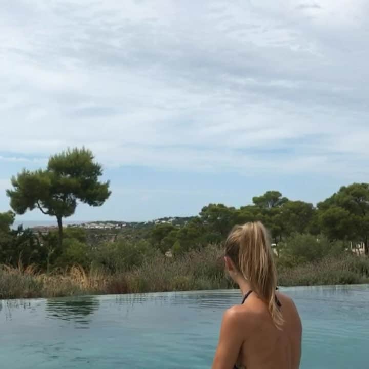 Nina Neuerのインスタグラム：「#tbt 🌤」