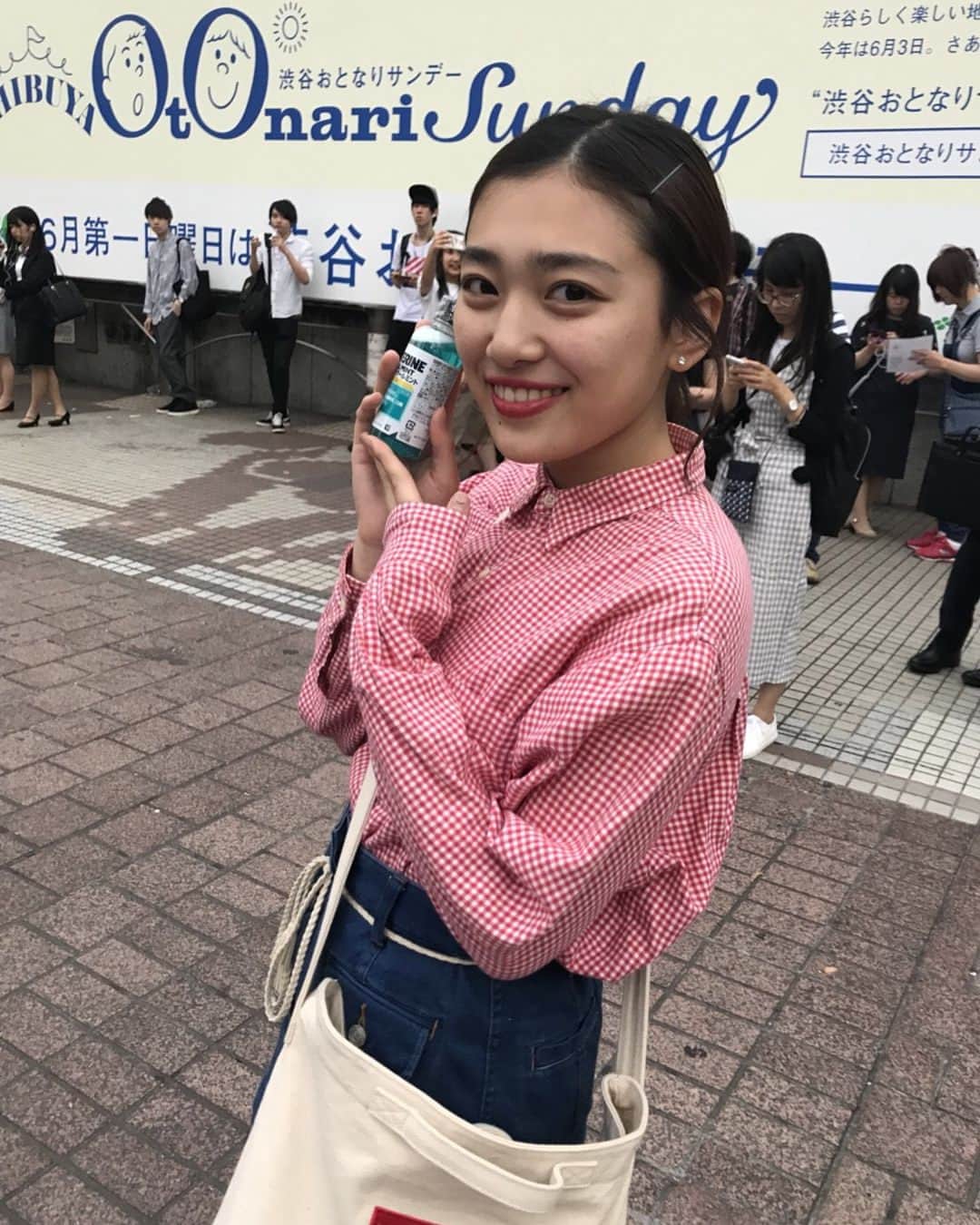 横山さやのインスタグラム：「今日も投票お願いします 😞 これは、友達と渋谷に行った時の写真です〜 🤳」