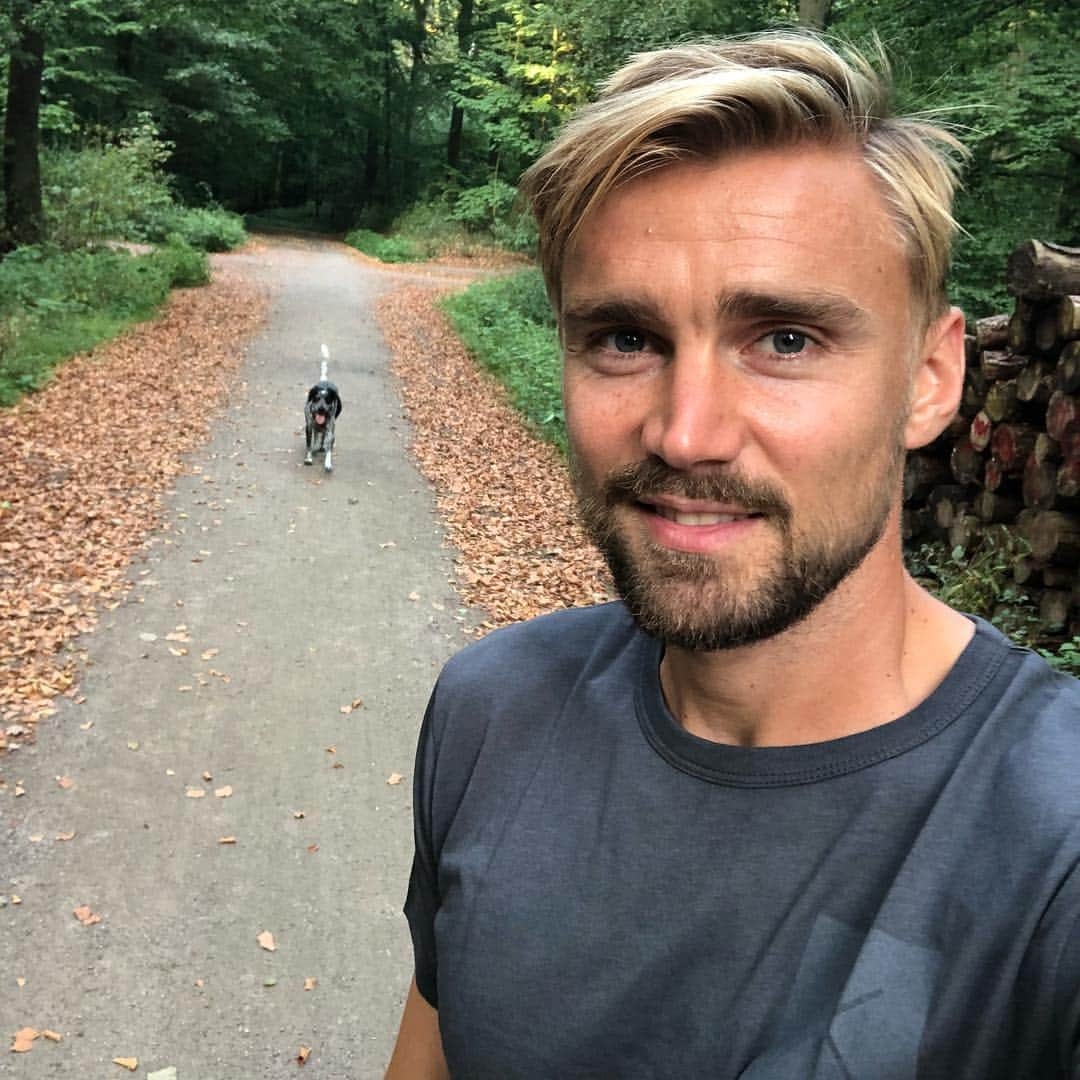 マルセル・シュメルツァーのインスタグラム：「🌳🐕🌲」