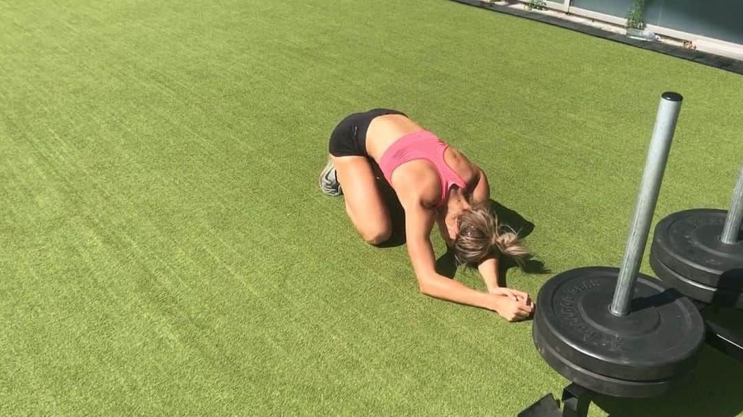 ジョーイ・ダックのインスタグラム：「The result of having PT friends... “Thanks” @gemma_weetman and @iammarkfindlay_ 😰 . . 4 rounds of this is not nice!」