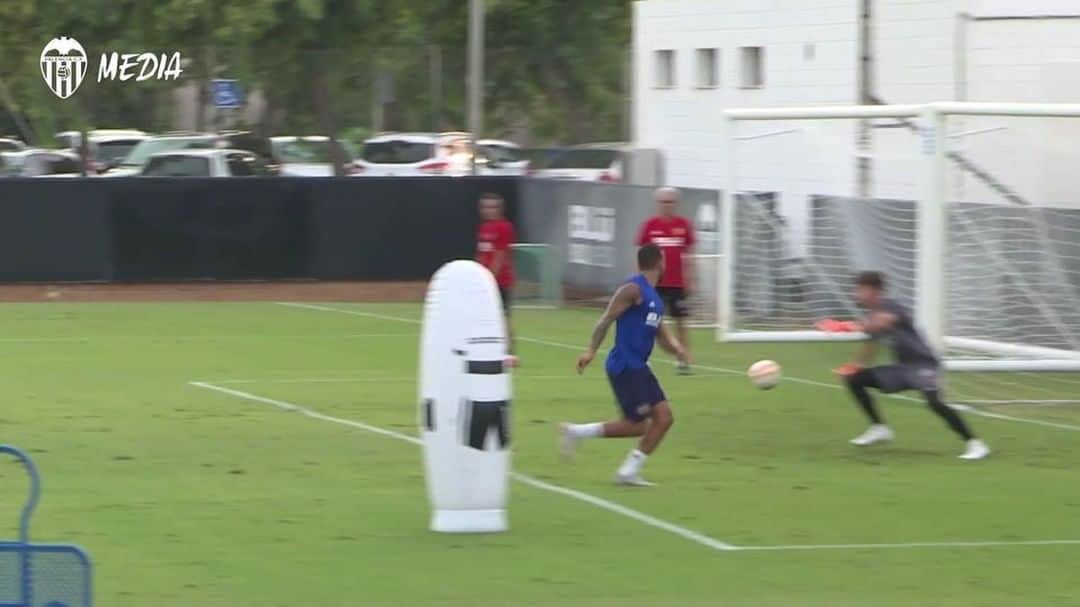 ルベン・ヴェソのインスタグラム：「⚽️」
