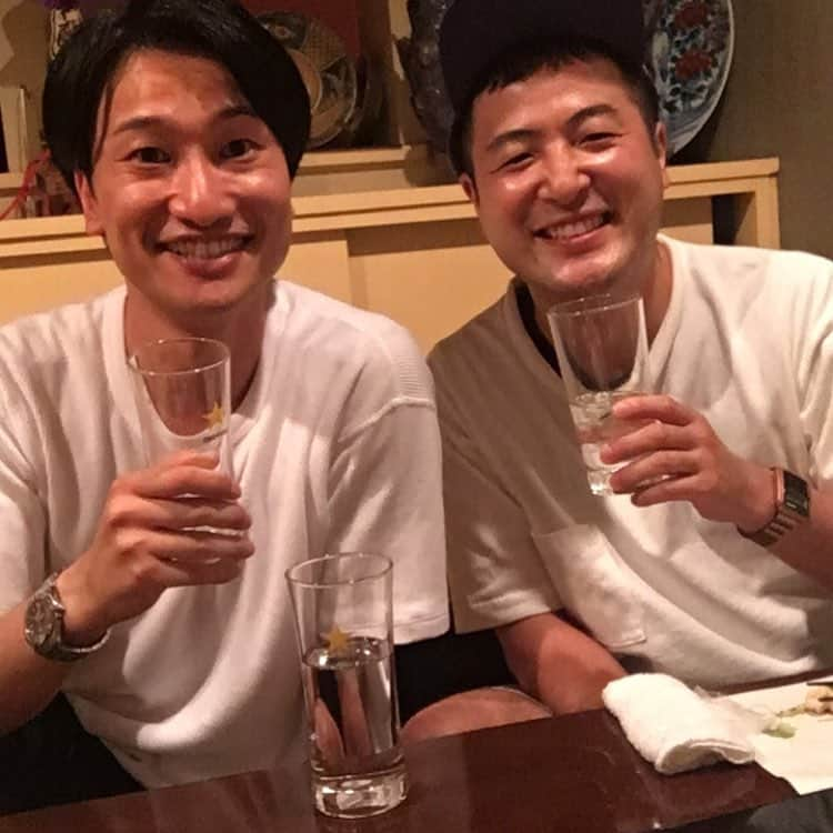 向井慧さんのインスタグラム写真 - (向井慧Instagram)「昨夜、仕事終わりに水田さんに連れてってもらいました。 #和牛 #水田さん #ブランチで物件のコーナー #交互にやらせてもらってる #水田さん曰く #和牛とパンサーは #ブランチの龍虎 #ダサい #実際、牛と豹 #相席スタート #山添 #ジェネリック川西さん #ぱっと見たら和牛さんに見えないこともない」8月23日 12時01分 - p.mukai_satoshi