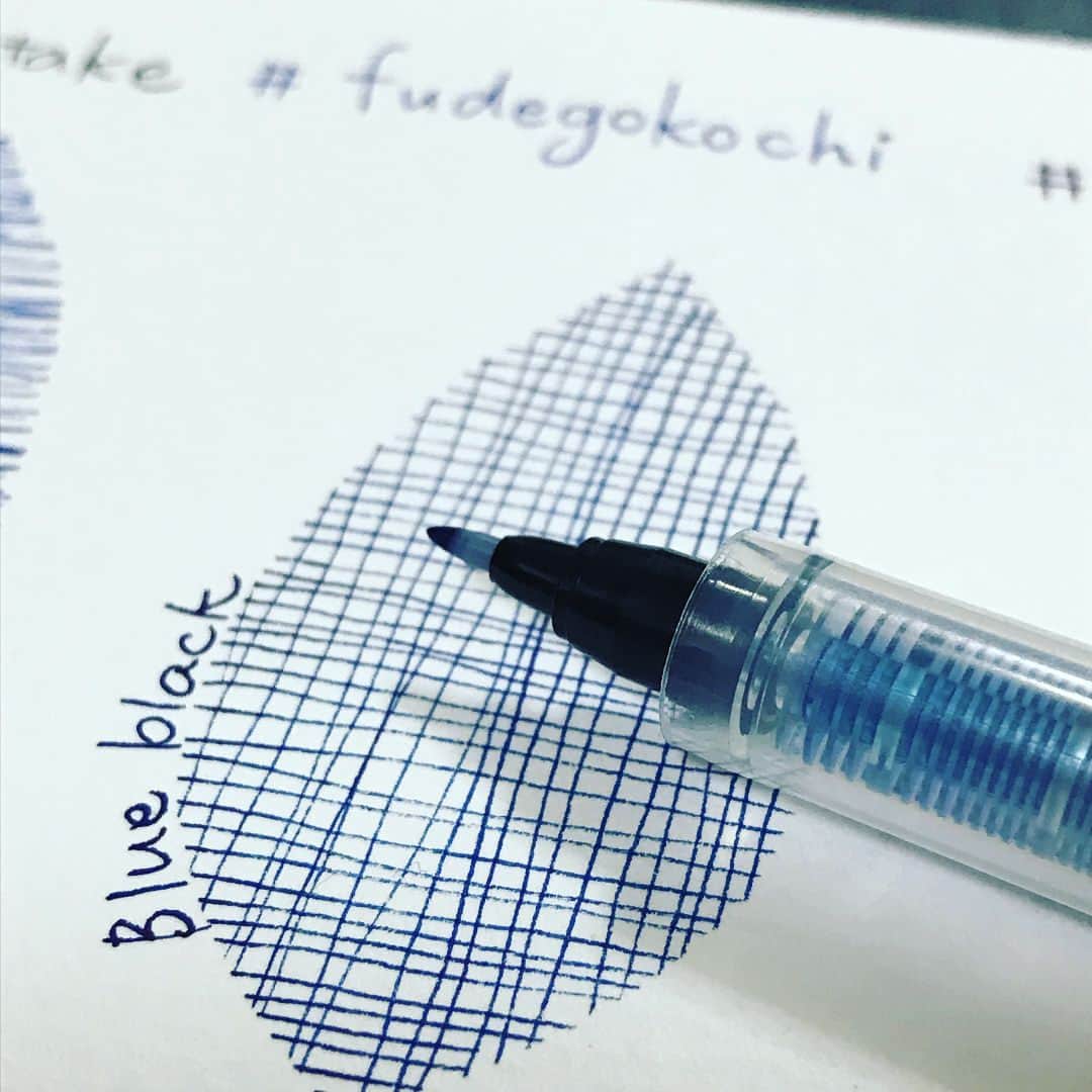 Kuretakeさんのインスタグラム写真 - (KuretakeInstagram)「FUDEGOKOCHI 筆ごこち 細字 ペンよりメリハリ。簡単筆風サインペン。 適度な硬筆で、手紙や手帳書き、メモ書きにも、文字書きが楽しくなるような、筆風サインペンです。 水性顔彩インクタイプ  1本200円。 #筆ごこち #fudegokochi #lettering #kuretake #rosepink  #royalblue #blueblack #sepia #darkgreen #black #筆風サインペン」8月23日 14時06分 - kuretakejapan