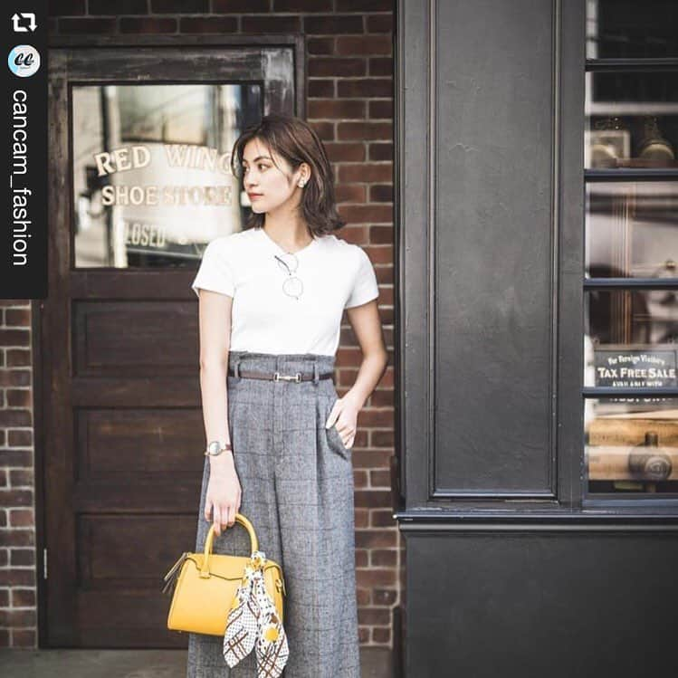 & chouetteさんのインスタグラム写真 - (& chouetteInstagram)「#repost @cancam_fashion . ポストありがとうございます😊 秋ファッションにぴったり！イエローバッグ✨ . 9月17日、今日の東京は晴れ時々雨。最高気温30度、最低気温23度の予報です（気象庁調べ）。 暑さが戻る連休の最終日。せっかくのお出かけには、秋のトレンドをしっかりとMIXしたい！  そんな日は、Tシャツ合わせで投入できる旬顔パンツで、ちょっぴり大人な秋コーデを楽しんで♡ ・ 商品の詳細はプロフィールのURLからcheck✔️ . model @kaede__happiness__official  stylist @tanaberian  h&m @yukarihayashi  photo @endoyuki direction @maki_shinjo . #cancam #cancamfashion #楓 #1か月コーデ #着回しコーデ #今日のコーデ #白t #チェックパンツ #秋色コーデ #めがね #ootd #ootdfashion #todayscode #greedinternational #n. #andchouette #gu #happiness #egirls」9月21日 19時03分 - and.chouette