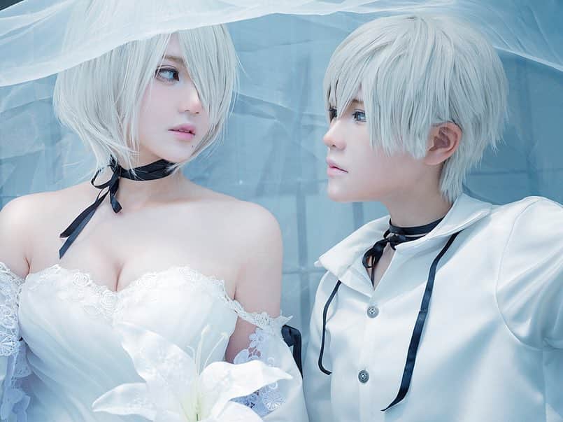 赤羽律のインスタグラム：「撮影してから1周年♥️ 時間経つの早いーなぁ( •́⍛︎•̀ )  NieR:Automata [ヨルハ2号B型] オリジナルイラスト - K 許可済み* K -twitter @nonomononano  9S @slumei  A2 @umiqaq  P* Kyanchan  #nierautomata #nier #2B #9S #cosplay #コスプレ #ニーアオートマタ  #ニーア #photoshoot #whitehair #weddingdress #weddingphotoshoot #nierautomatacosplay #nierautomata2b #cosplay #コスプレ #cosplayer #コスプレイヤー #1周年記念 #1styearanniversary」