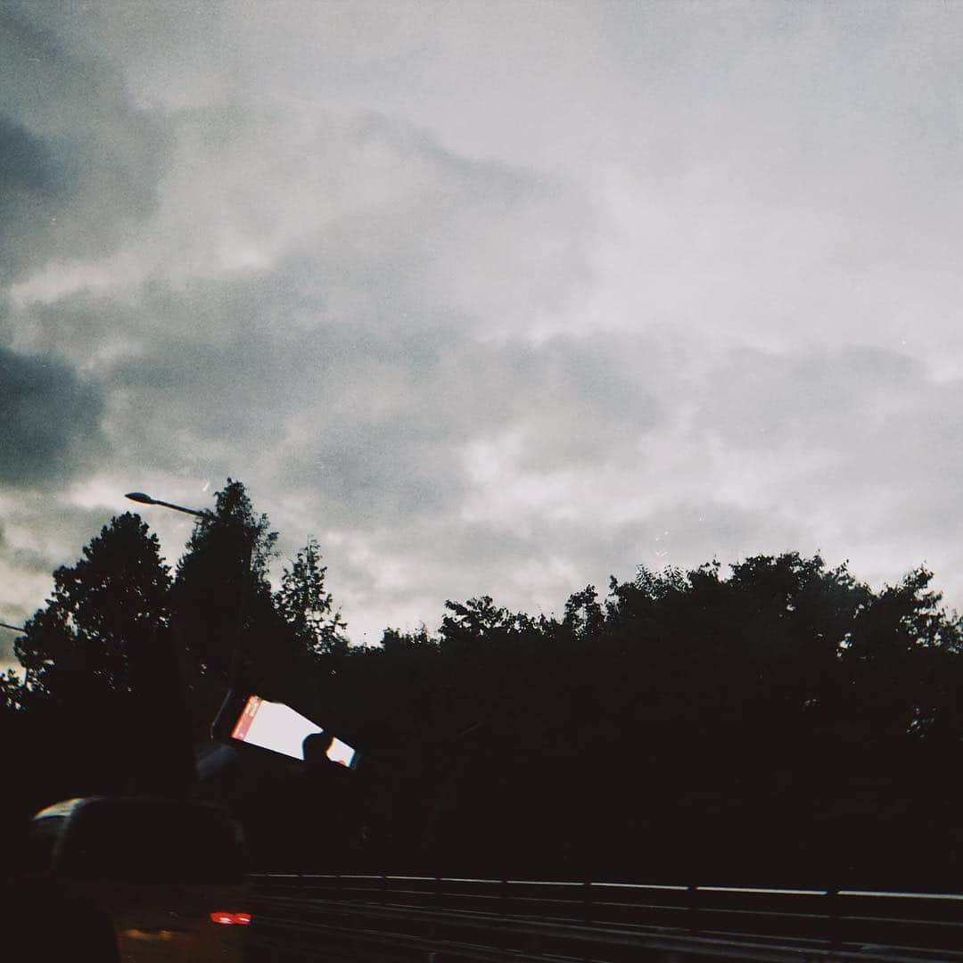 ロゼさんのインスタグラム写真 - (ロゼInstagram)「grey skies ☁️」9月21日 18時50分 - roses_are_rosie