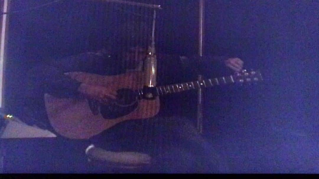 ダン・エストリンのインスタグラム：「2003. Me- Recording & workin out guitar parts for Disappear with @howardbenson @mikeplotnikoff & @hoobadougrobb #hoobastank #thereason15thanniversary #danestrin #tbt」