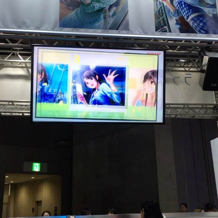 のインスタグラム：「この前ゲームショウに来たときは、前のラブプラスに魂を捧げていたっけ。」
