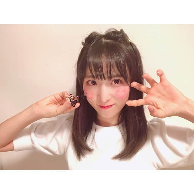 小栗有以さんのインスタグラム写真 - (小栗有以Instagram)「「簡単オシャレなまとめ髪セット」が9月25日に発売されま〜す🐰💕 スクリューピンやリボンピンやサークルピンが付録についてきます！ このアイテムを使って簡単に髪型をアレンジ出来る方法が載っていますよ！ みなさんも、このアイテムを使って髪型をアレンジしてオシャレを楽しみましょう〜🎀 . . . . . .  #簡単オシャレなまとめ髪セット #宝島社  さん #猫ヘア #ハートチーク」9月21日 13時12分 - yuioguri_1226