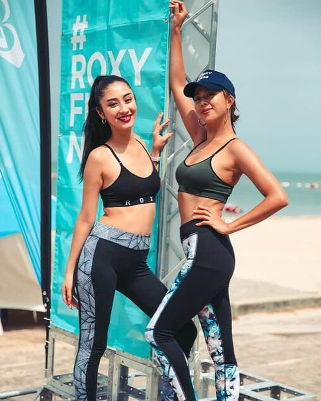 吉田夏海さんのインスタグラム写真 - (吉田夏海Instagram)「セリアと🤙💓 . #roxy #roxyjapan  #roxyfitness」9月21日 14時18分 - natsumiiiiiiiiiii