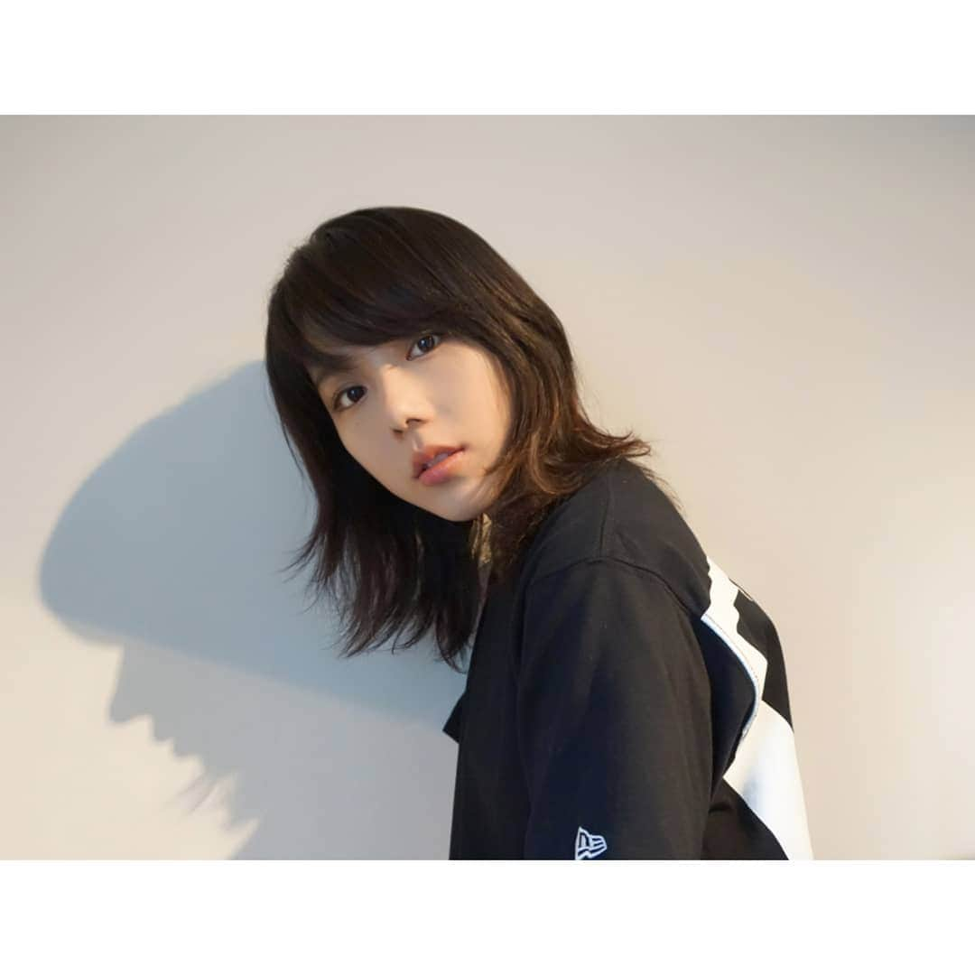 小野木里奈さんのインスタグラム写真 - (小野木里奈Instagram)「_ New Era T-shirt💓💓 →@newerajapan . . やっぱり黒が落ち着く。 . . #newera #neweratshirt #tshirts #newerajapan #ニューエラ」9月21日 14時20分 - rina_onogi