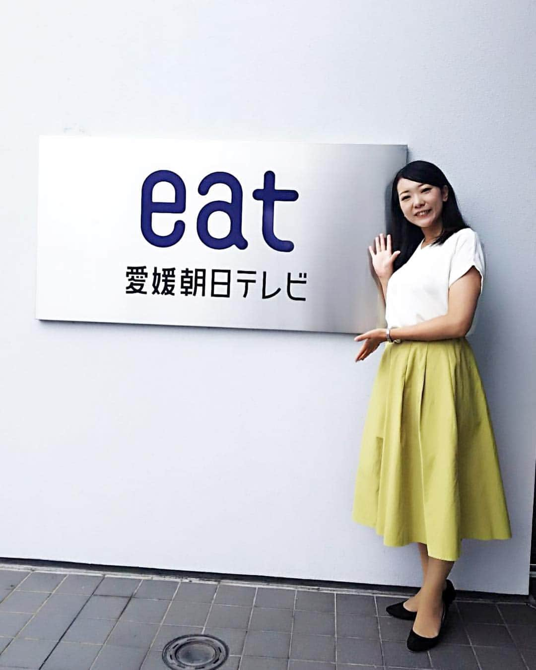 愛媛朝日テレビ アナウンサーさんのインスタグラム写真 - (愛媛朝日テレビ アナウンサーInstagram)「eatアナウンサーの長廻雅美です。 突然ですが、9月をもちましてeatを退職することになりました。 愛媛にいた約2年間、色んな方に取材させていただいて声かけていただいて、他局のアナウンサーの方々とも交流させていただいて、本当に楽しく過ごすことができました。 仕事ではえひめ国体や豪雨など大変なことも多かったですが、eatでやってこられて良かったと思っています(*´-`) 来月から関西で活動する予定ですので、またどこかで皆さんとお会いできたらと思います(*´∇｀*) 今まで本当にありがとうございました！  #愛媛朝日テレビ #愛媛朝日 #eat #eat愛媛朝日テレビ #アナウンサー #長廻雅美 #ありがとう #愛媛」9月21日 15時03分 - eat_5ch